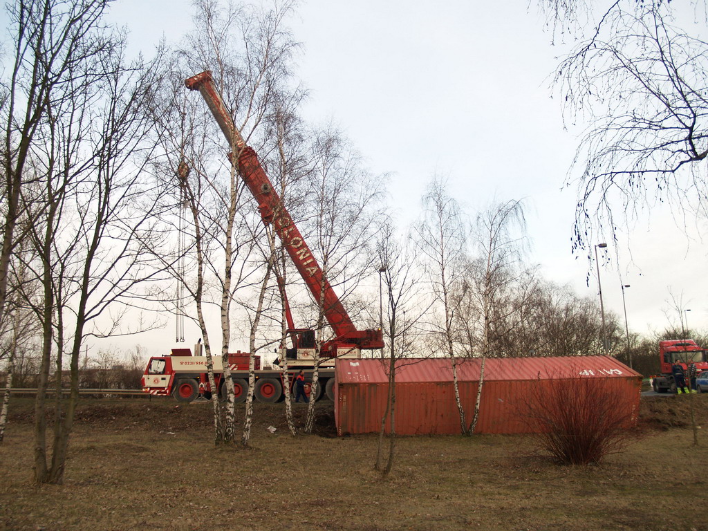 LKW verliert Container Koeln Niehler Ei P097.JPG